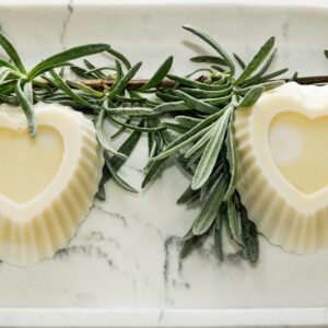 Milo iz oljčnega olja in sivke v obliki srca